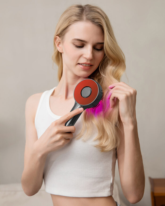 Masująca szczotka do włosów i skóry głowy REGENERATING HAIRBRUSH MASSAGER MT6537